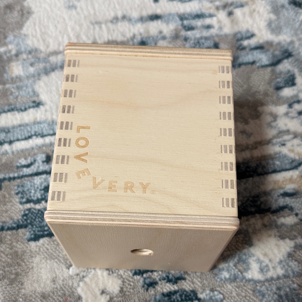 Lovevery Magic Tissue Box - Picture 4 of 5
